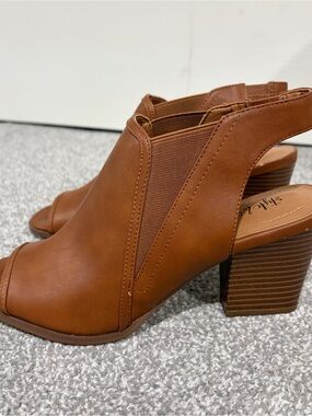 NEW Style & Co. Peep Toe Slingback Block Heels – Size 8.5